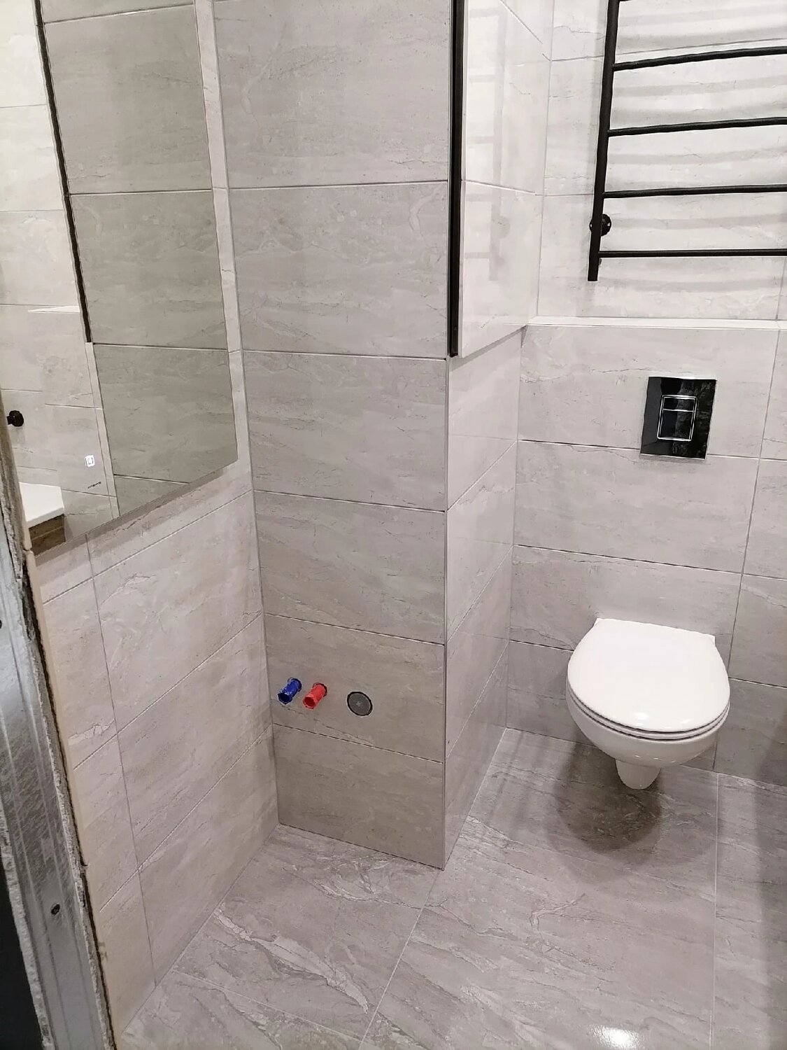 санузел под ключ, совмещенный санузел, ванная в хрущевке под дерево плитка, плитка, встроенный унитаз