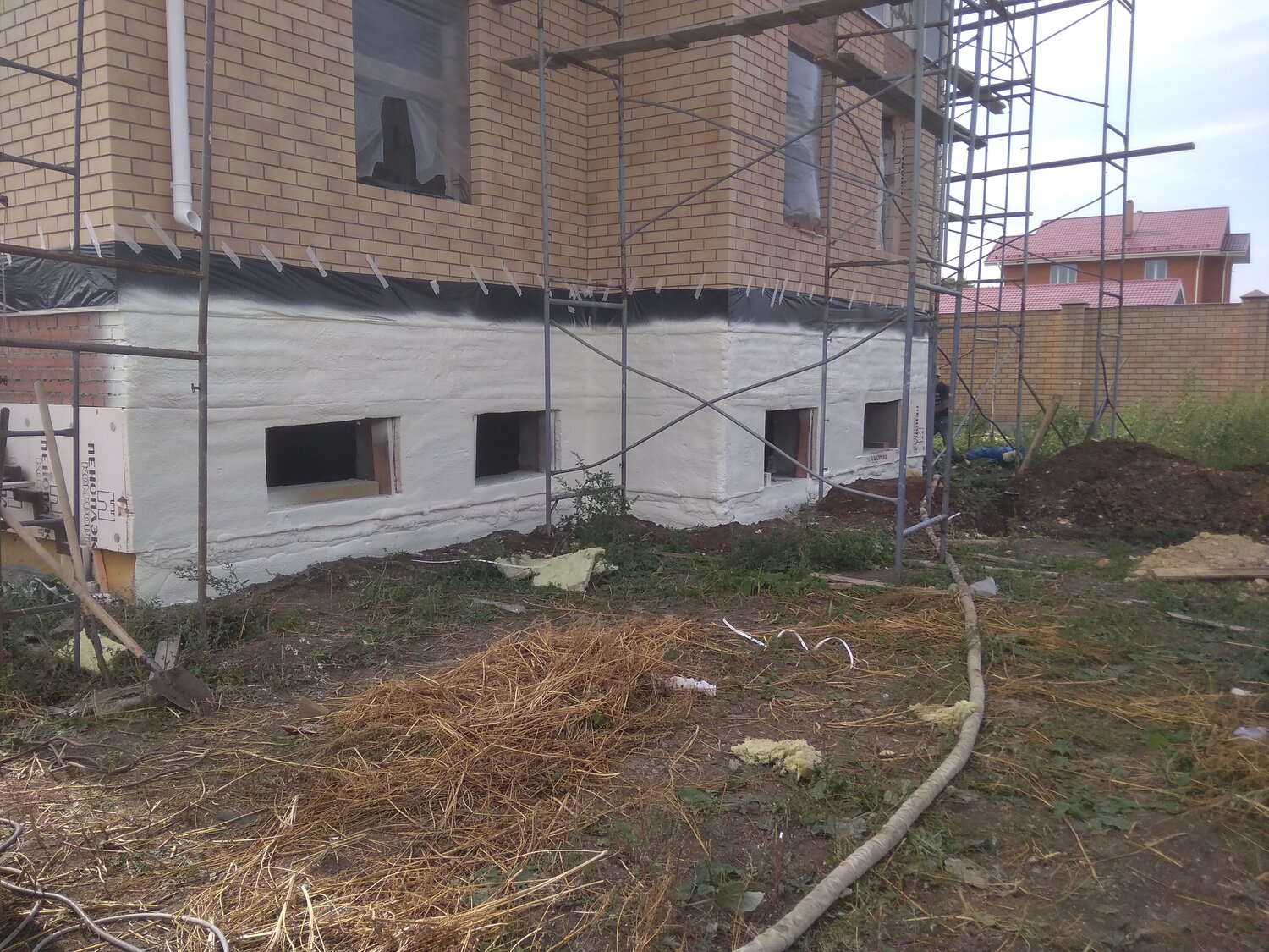 мокрый фасад, цоколь дома, утепление цоколя дома, фасадные работы, цоколь частного дома