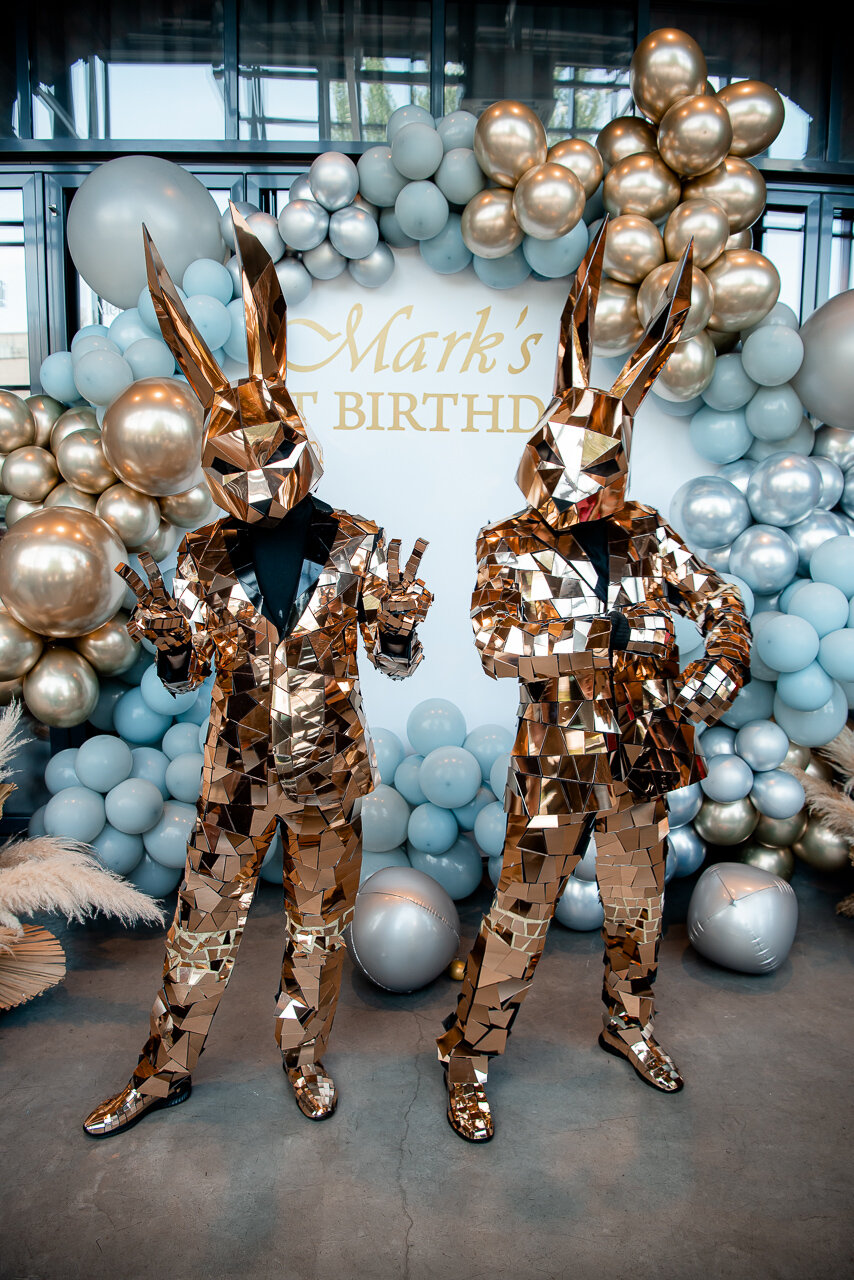 зеркальный человек костюм, зеркальный костюм, зеркальные зайцы, золотой костюм, зеркальное шоу