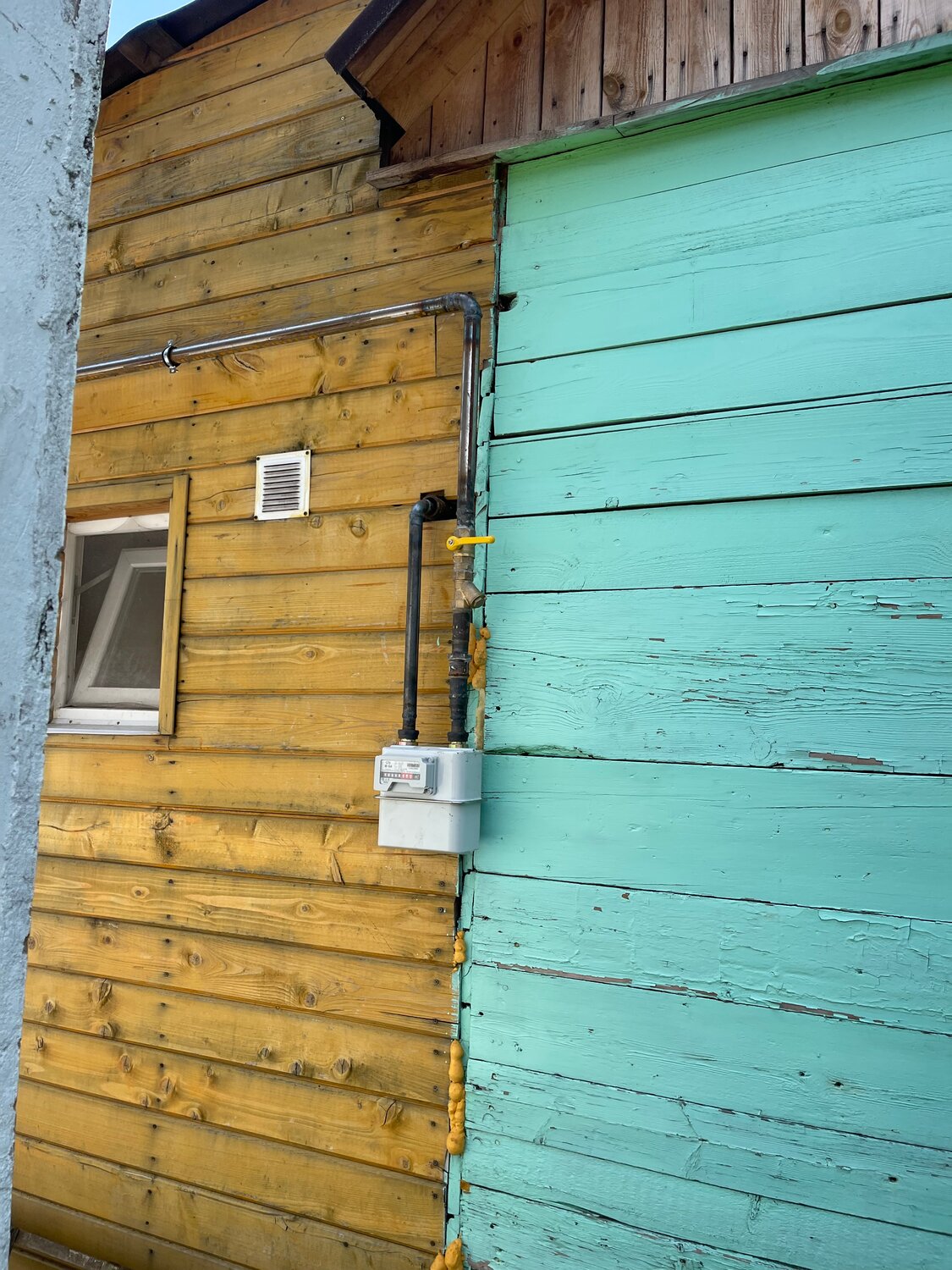 ввод в дом электричества, газификация дома, газификация частного дома, электрика в деревне, газификация домовладений