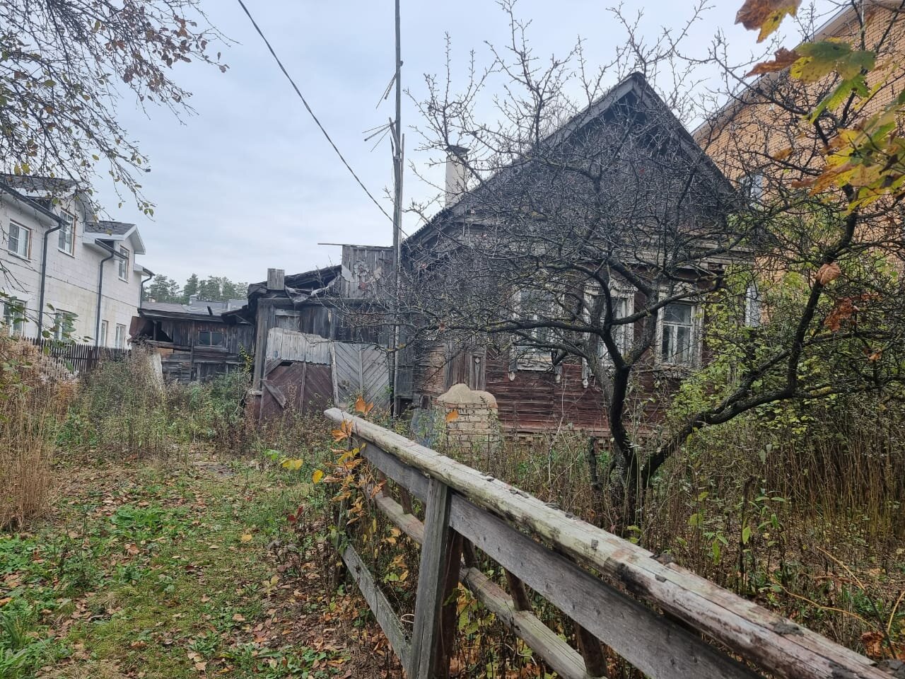 в деревне, старый дом в деревне, дом в деревне, дом дача, дом