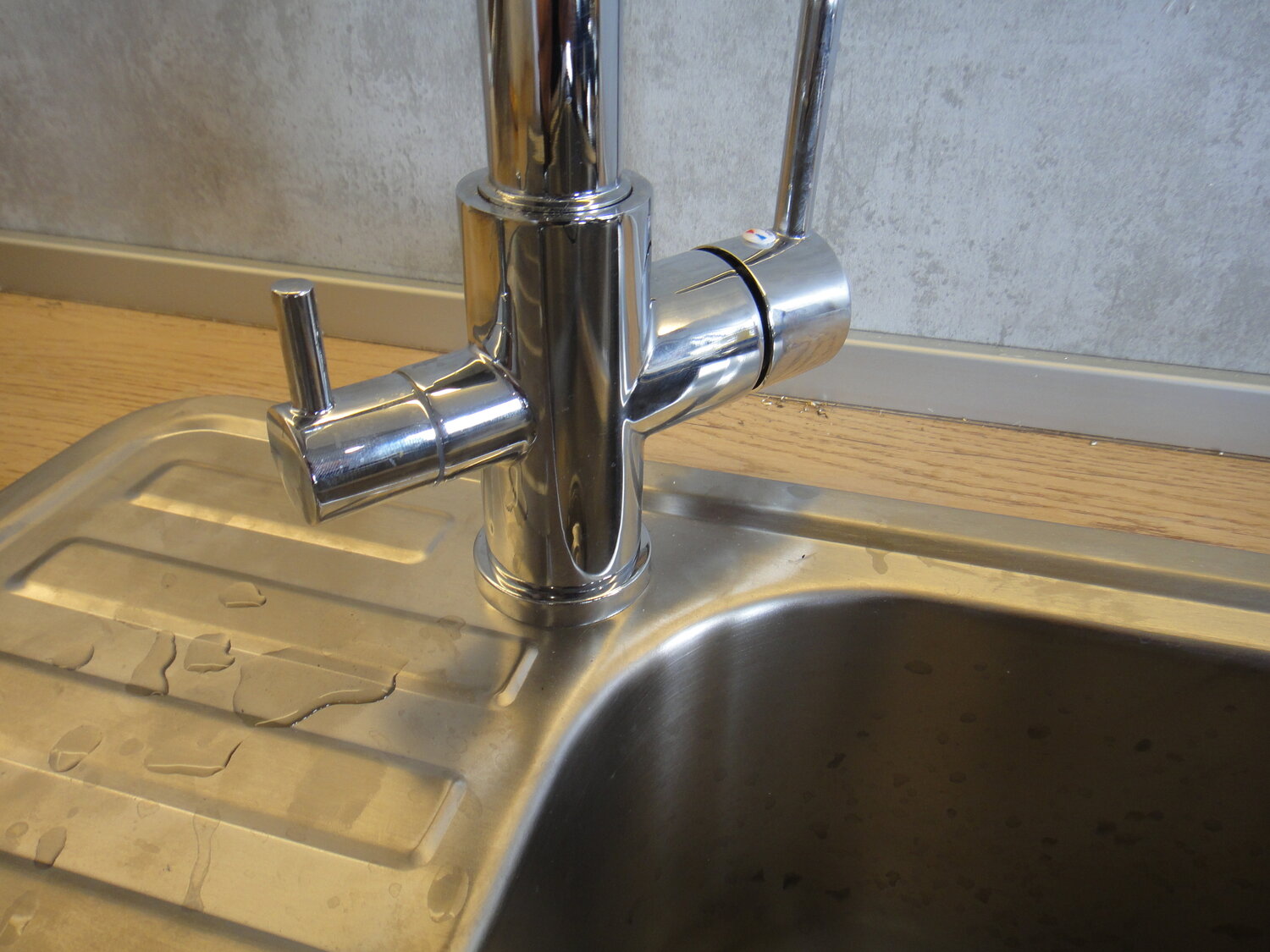 смеситель для кухни grohe blue 33249001, смеситель в кухню grohe blue 33251000, смеситель для кухни grohe, смеситель для мойки grohe blue 33251000, смеситель rossinka z35-35u