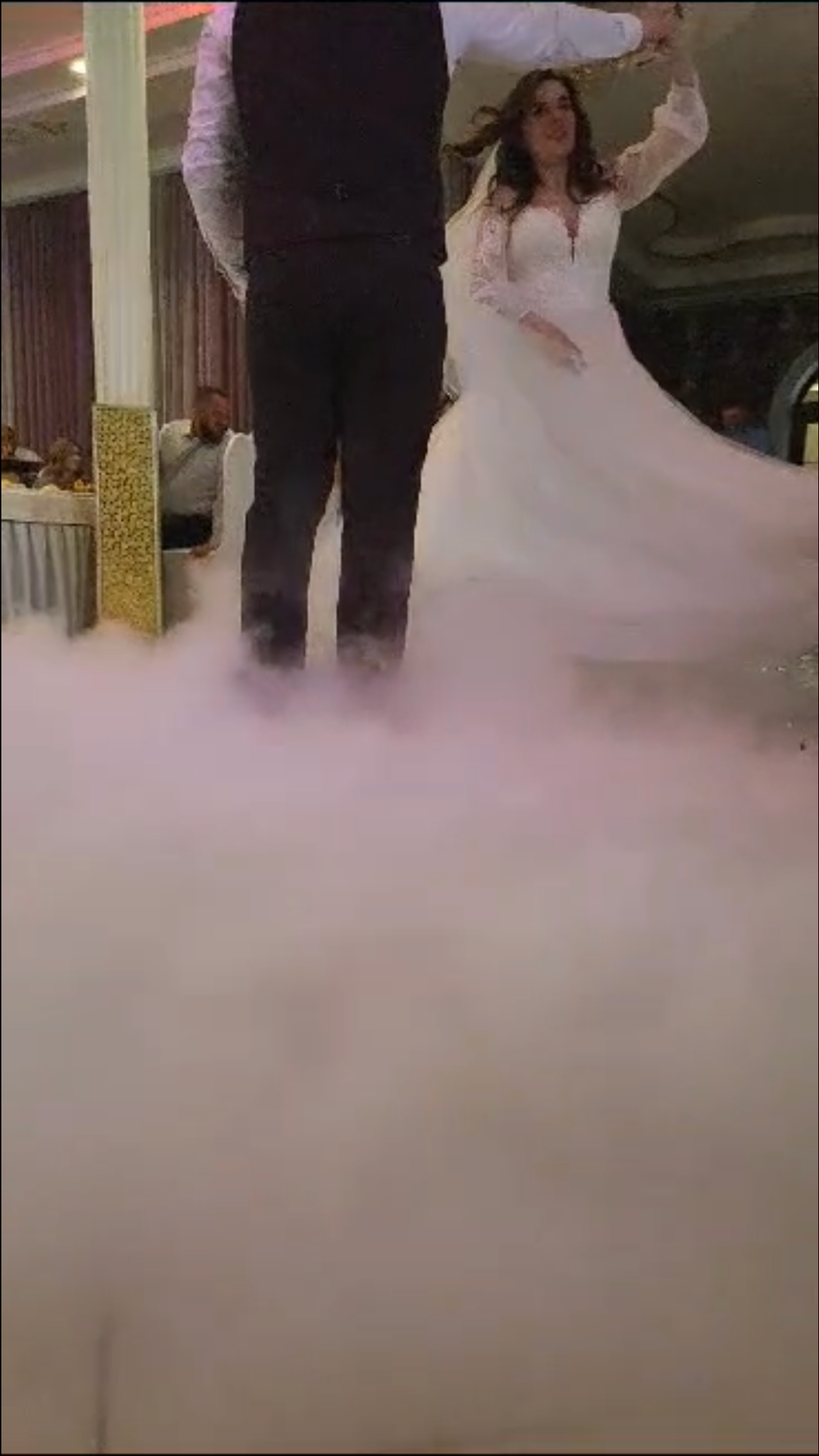 тяжелый дым на свадьбу, дым на свадьбу, свадьба, холодный дым на свадьбу, свадебный танец