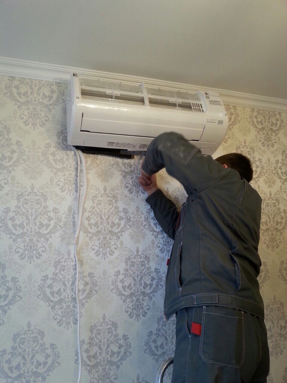 монтаж внутреннего блока кондиционера, кондиционеры сплит системы, установка внутреннего блока кондиционера, установленный кондиционер, монтаж сплит системы