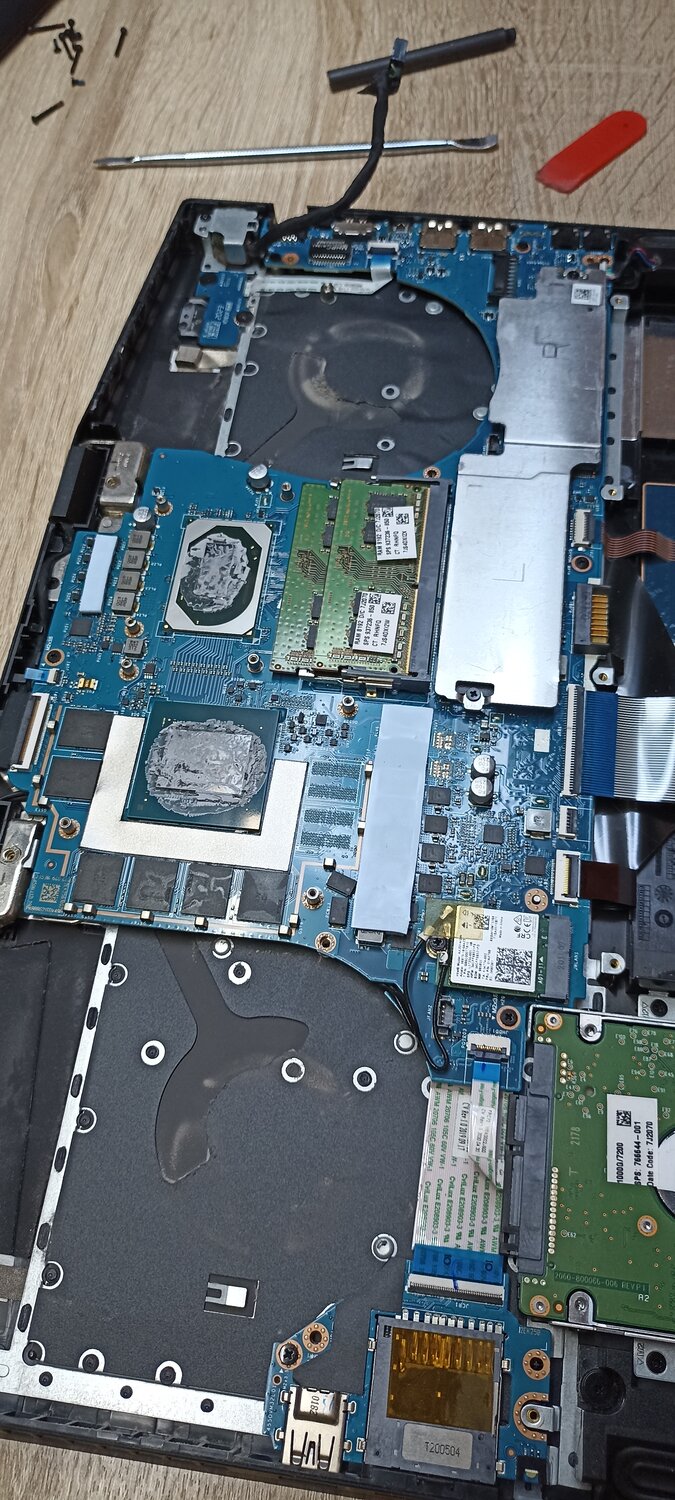 samsung np 300, разобранный ноутбук, ноутбук, lenovo g770 видеокарта, залитый ноутбук внутри