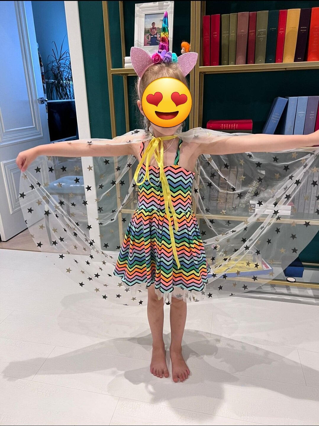 карнавальный костюм хлопушка, костюм хлопушки для девочки, девочка, детский аниматор, костюм конфетки для девочки на новый год в садик