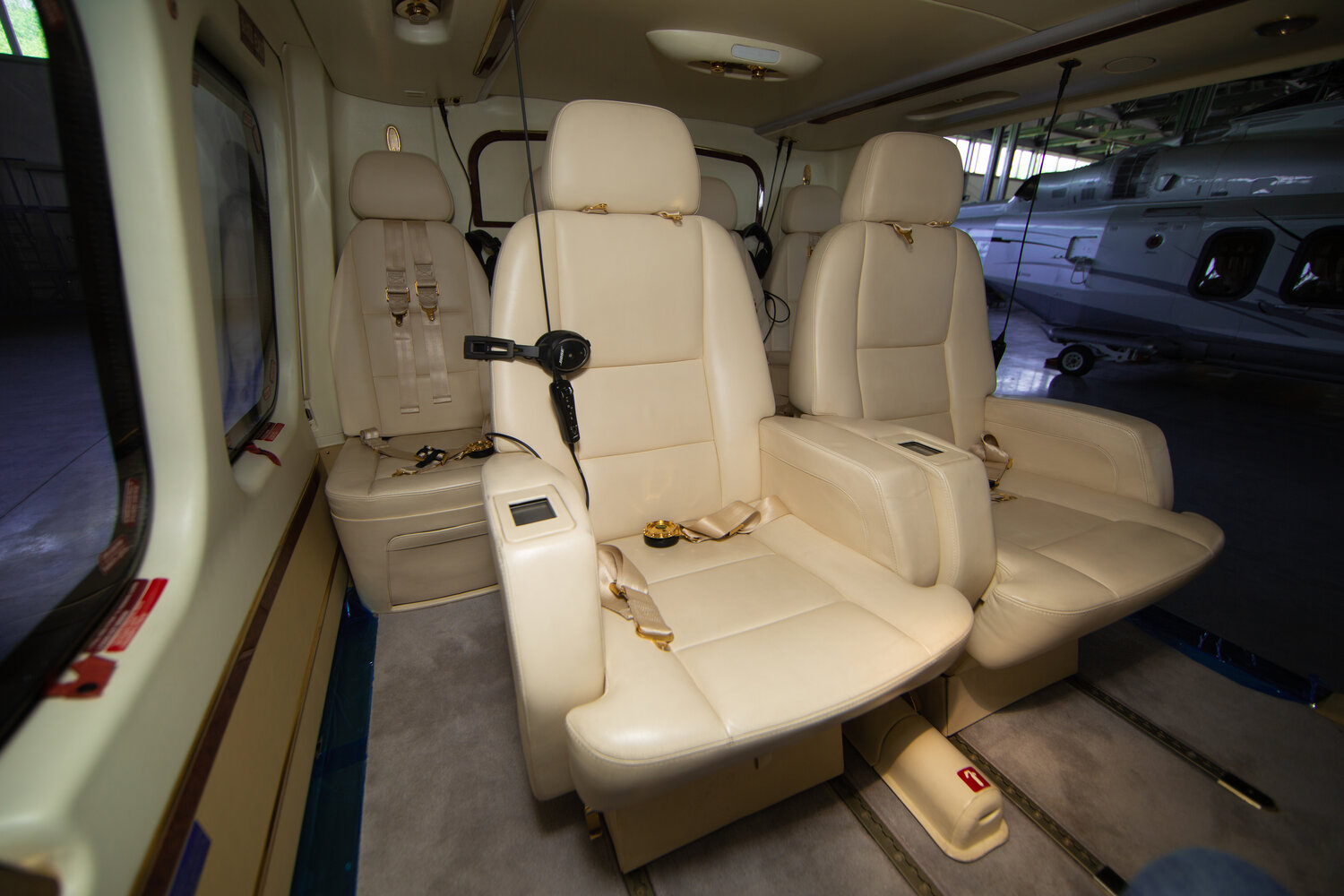 agustawestland aw139 vip салон, вертолет bell 407 gx, cessna 421c golden eagle, вертолет agusta aw109sp внутри, cessna 340
