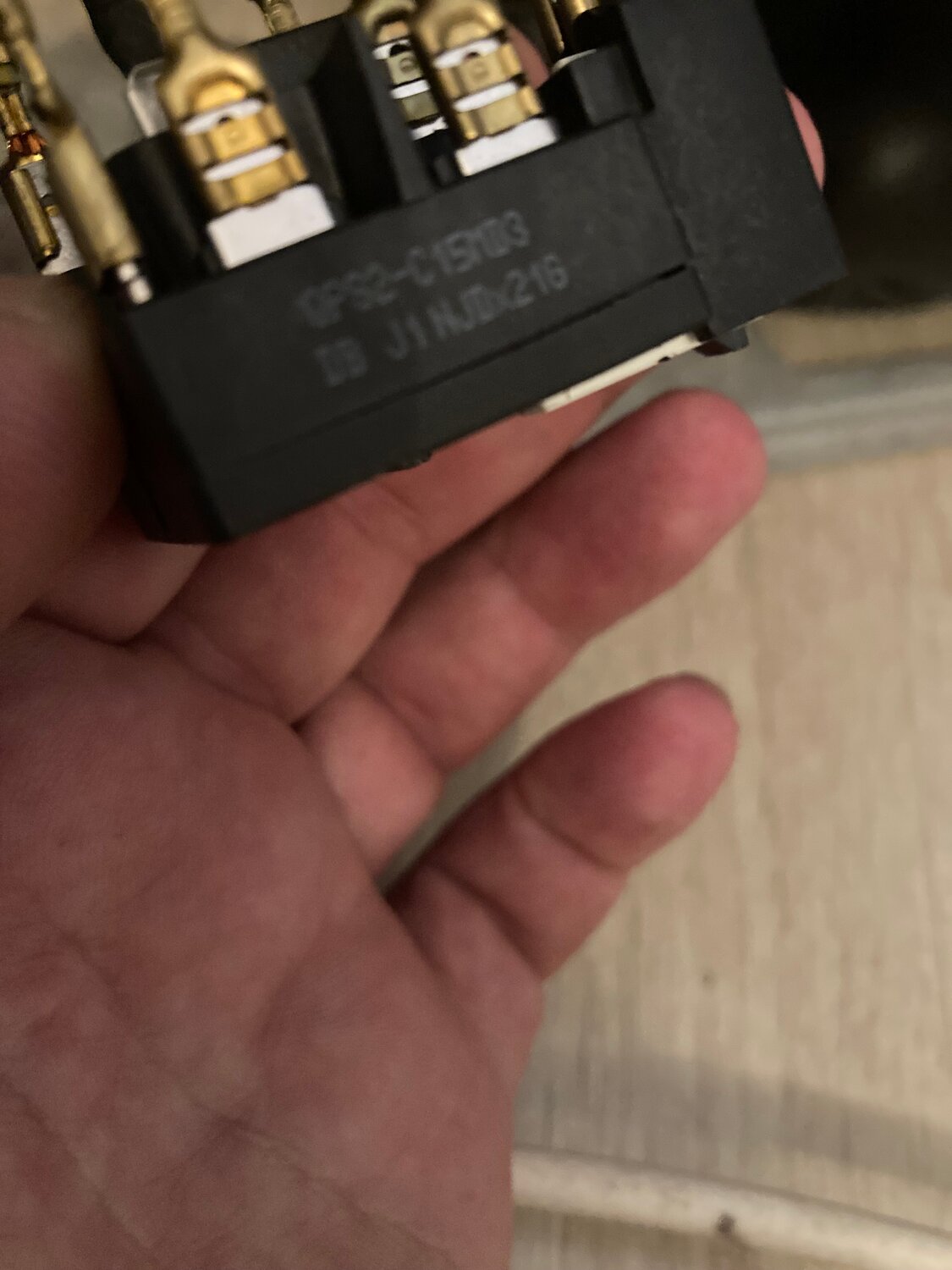 контактор sb1 haulotte, пусковое реле 6sp9022, переключатель, кнопка выключатель, деталь