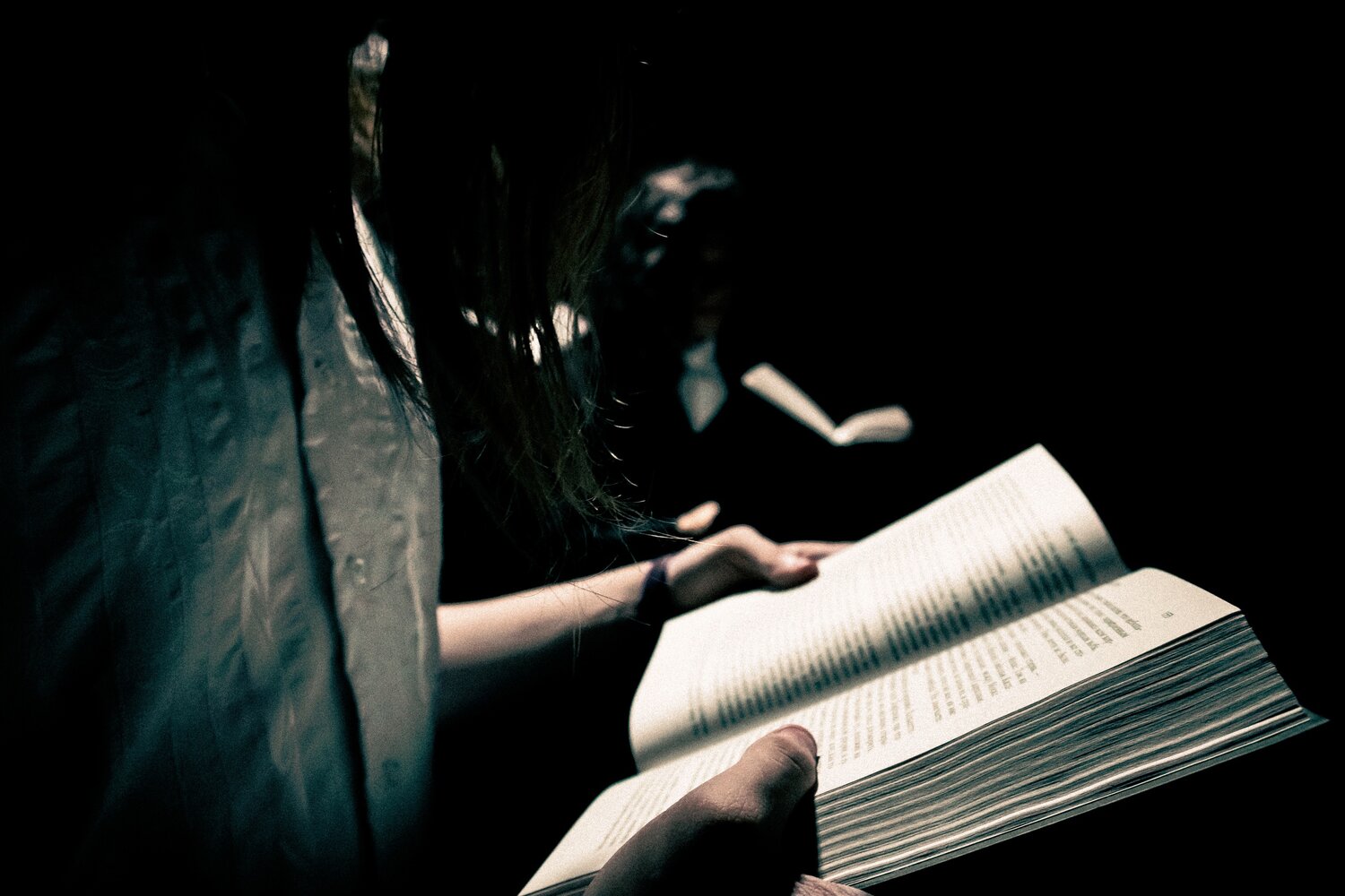 книги, чтение, книги чтение, темнота, чтение корана