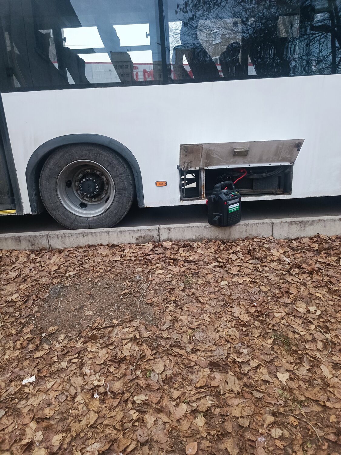 автобус, пассажирский автобус, городской транспорт, грязный автобус, автобус маз