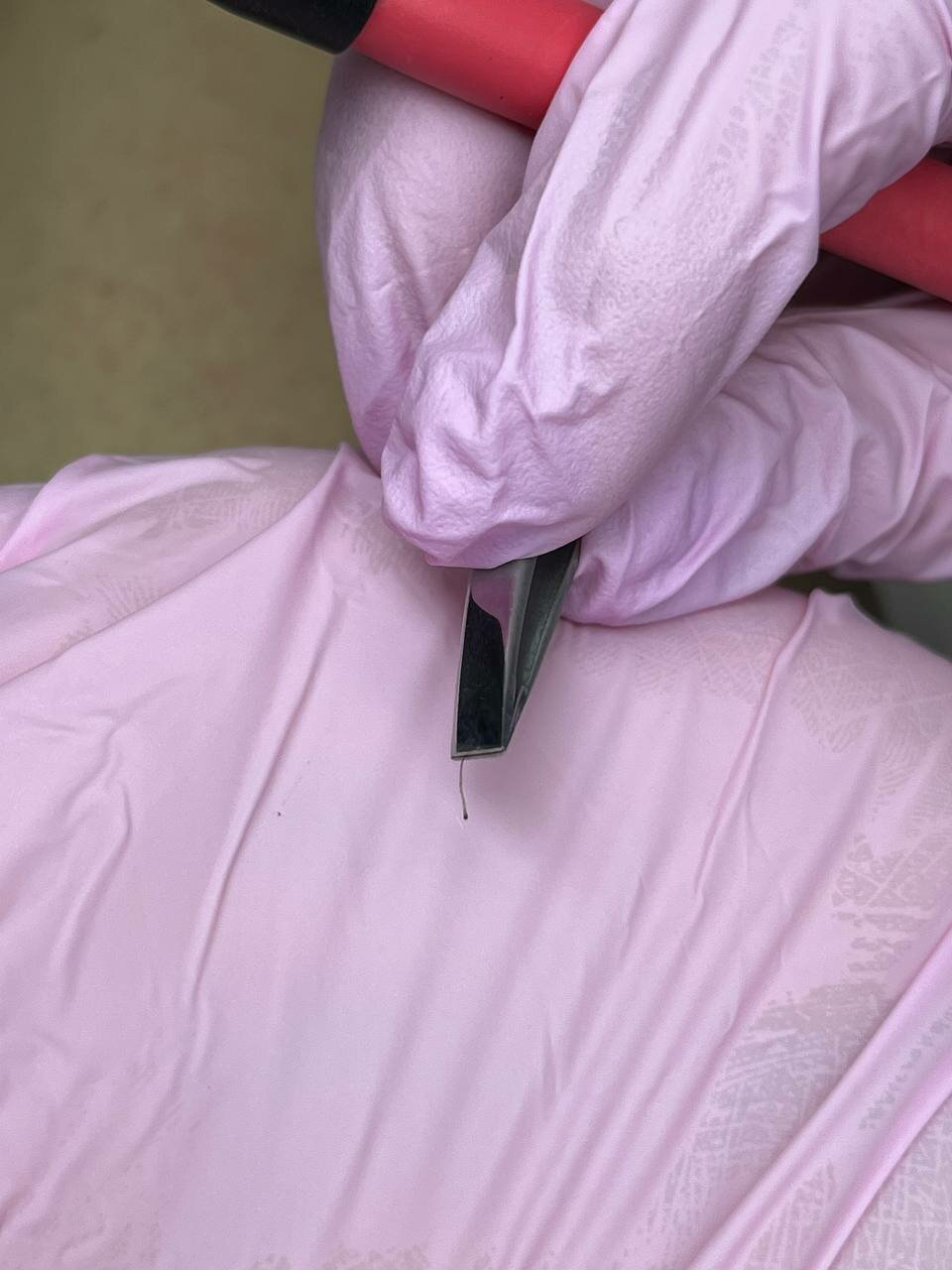 ткань, шитье, пошив, микроблейдинг, прожгла пуховик