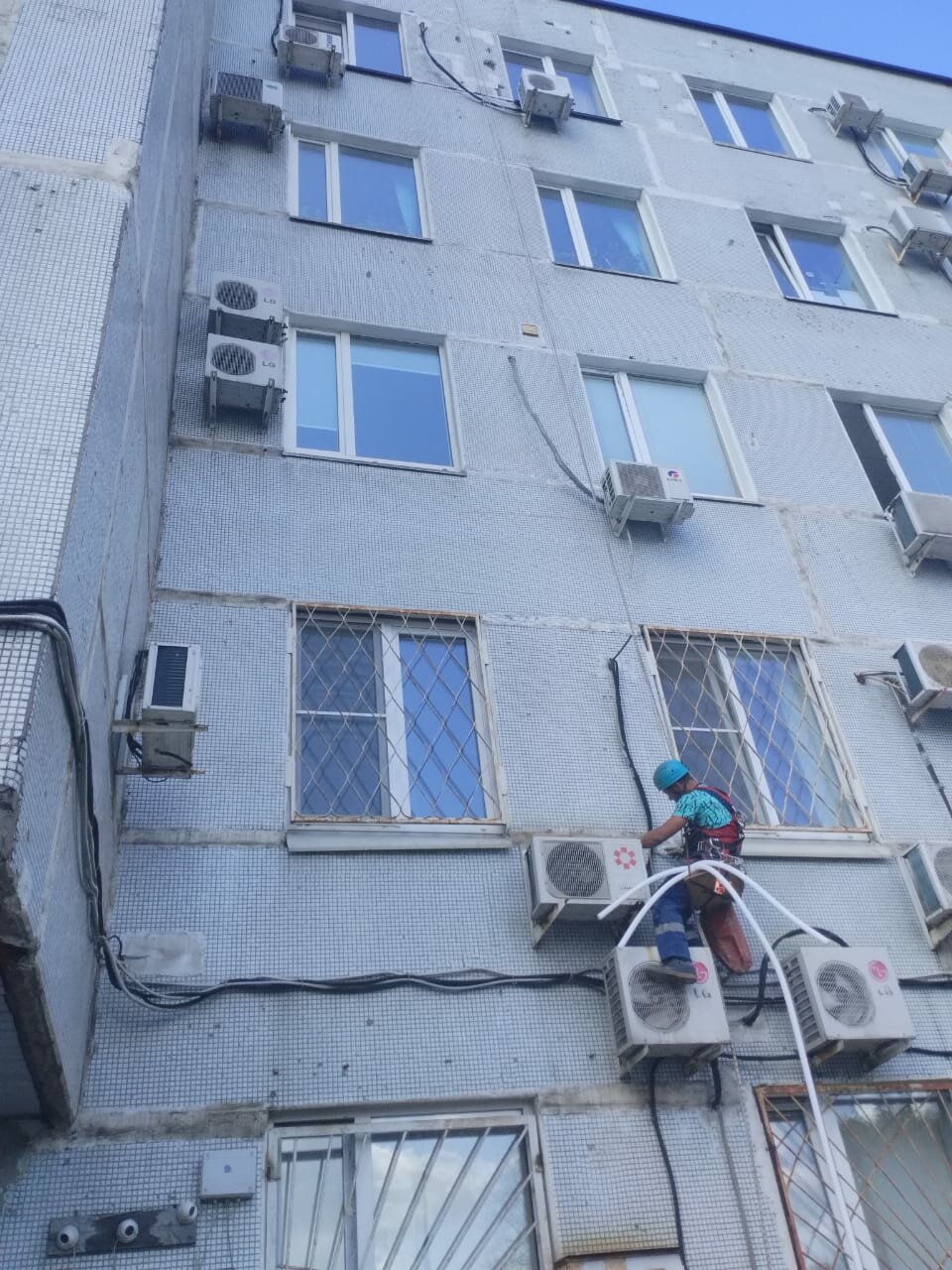 межпанельные швы в панельном доме, герметизация межпанельных швов, герметизация швов в панельном доме, фасад мкд, межпанельные швы