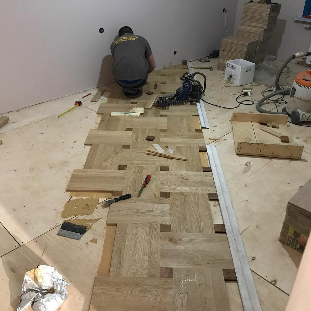 паркет укладка, укладка штучного паркета, укладка паркетной доски, укладка инженерной доски, укладка ламината елочкой