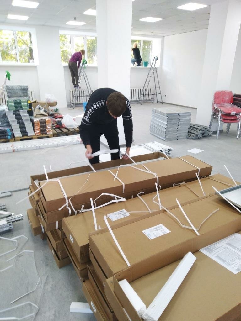 упаковка, упаковка мебели, упаковка железных рам, процесс упаковки запчастей, мебель