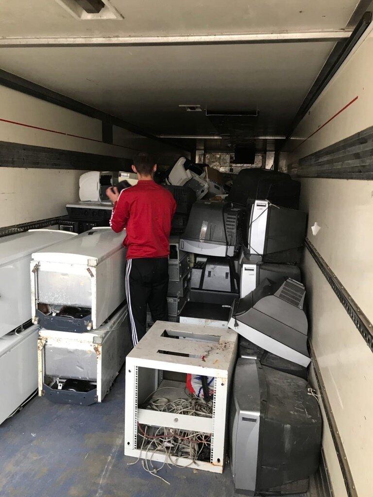 передвижная лаборатория лик 2 отсек оператора, передвижная лаборатория атмосфера-2, передвижная лаборатория в прицепе, передвижная лаборатория, космический кемпер