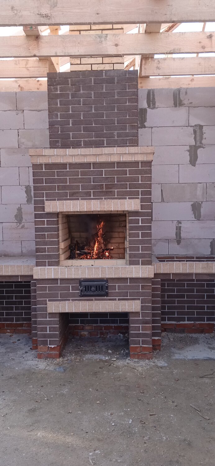 небольшой кирпичный мангал, кирпичный мангал, барбекю из облицовочного кирпича, камин мангал, мангал из кирпича