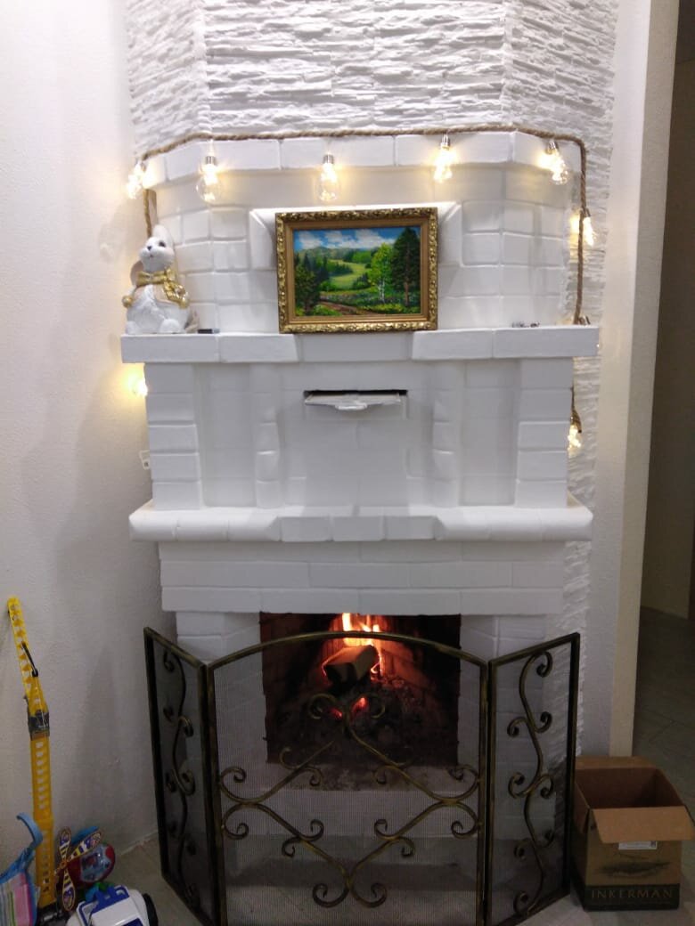 искусственный декоративный камин, декоративный камин, камин облицовка, камин, камин белые изразцы