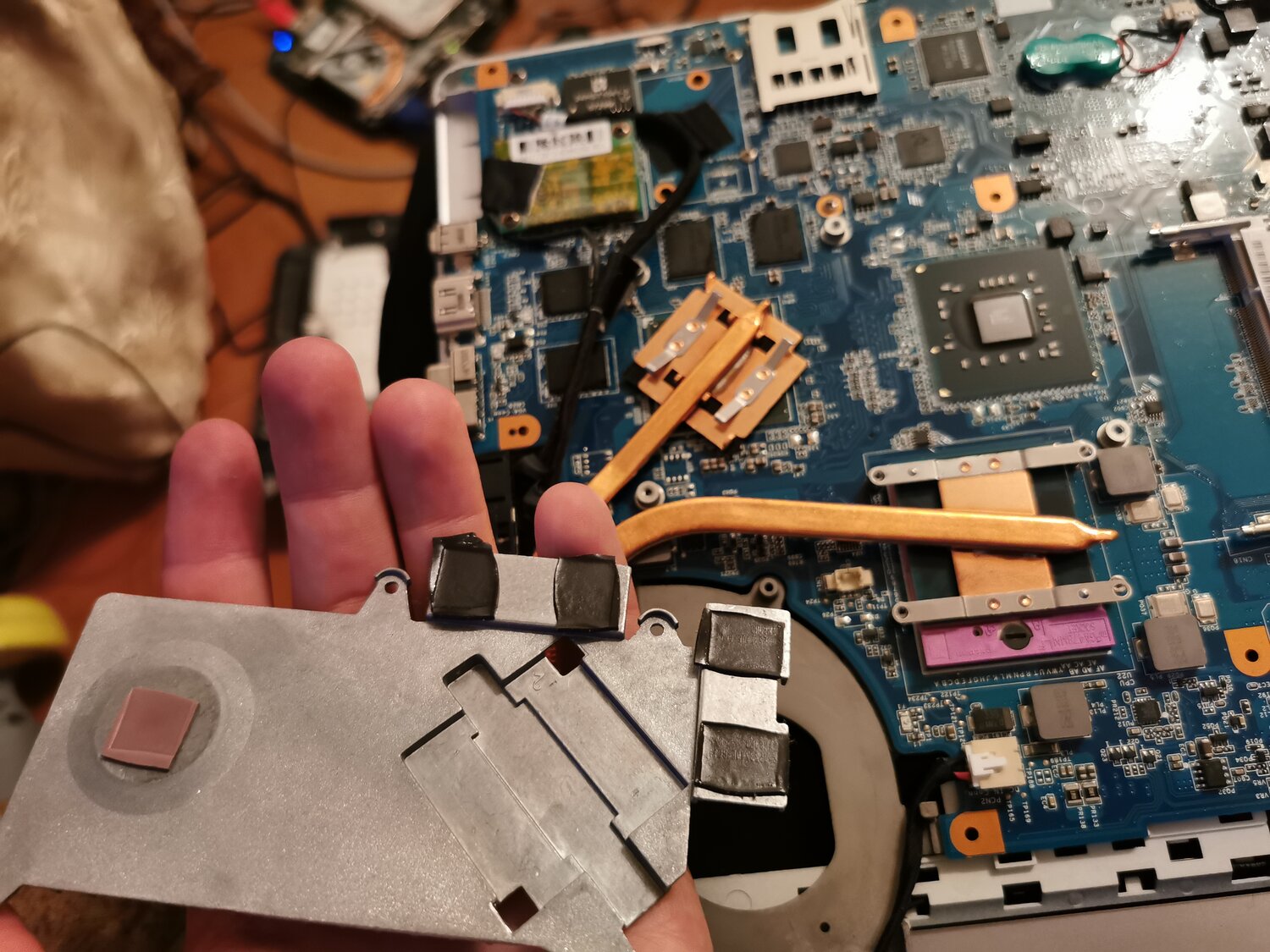 апгрейд ноутбука, плата ноутбука, ремонт ноутбука, acer e1-531 батарейка биоса, разобранный ноутбук