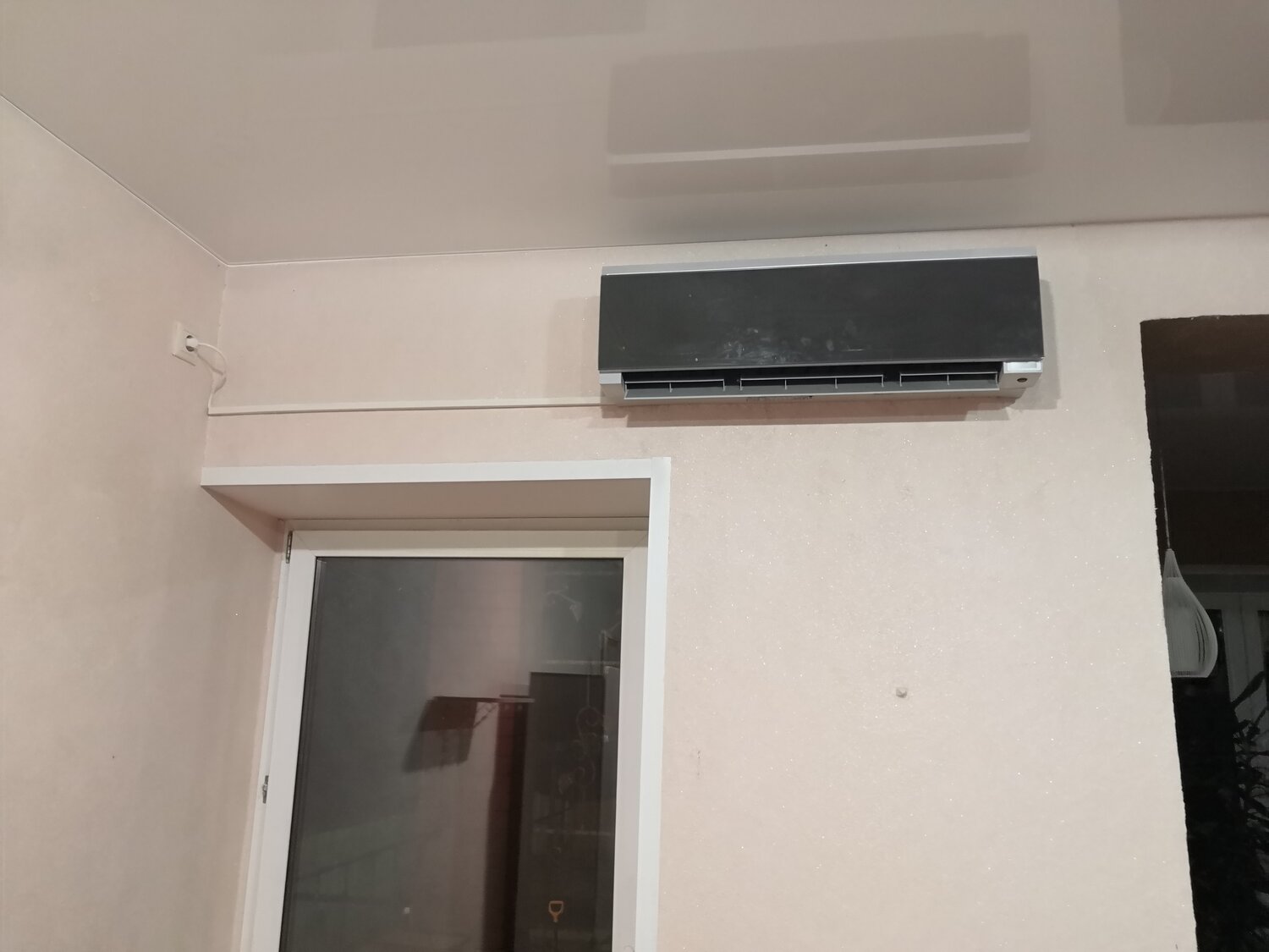 кондиционер, установка кондиционера, hck кондиционер, кондиционер qv-f9wa, экран на кондиционер