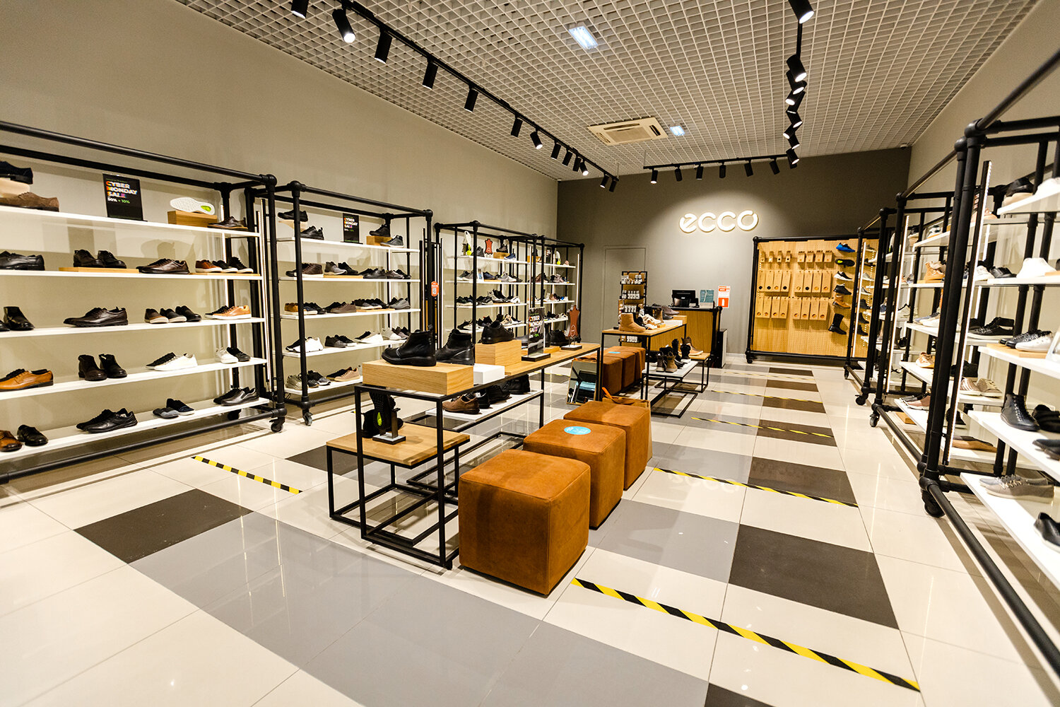 интерьер бутика, стеллажи для обувного магазина, retail academy ecco, обувь, бутик fabi