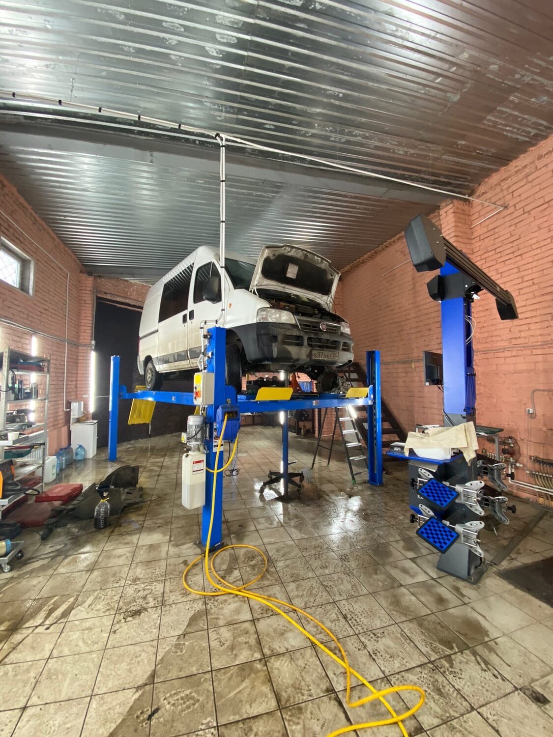 автосервис, автотехцентр, рабочее место автомеханика в автосервисе, авто сервис, техцентр