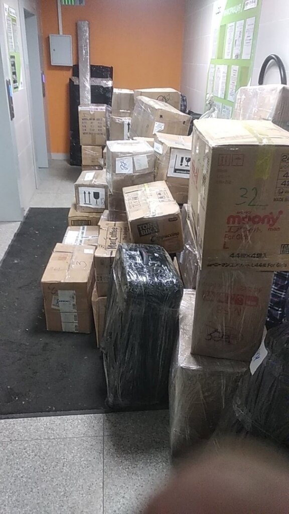 упаковка груза, нумерация коробок для переезда, упаковка, пункт хранения посылок, контрафактный товар
