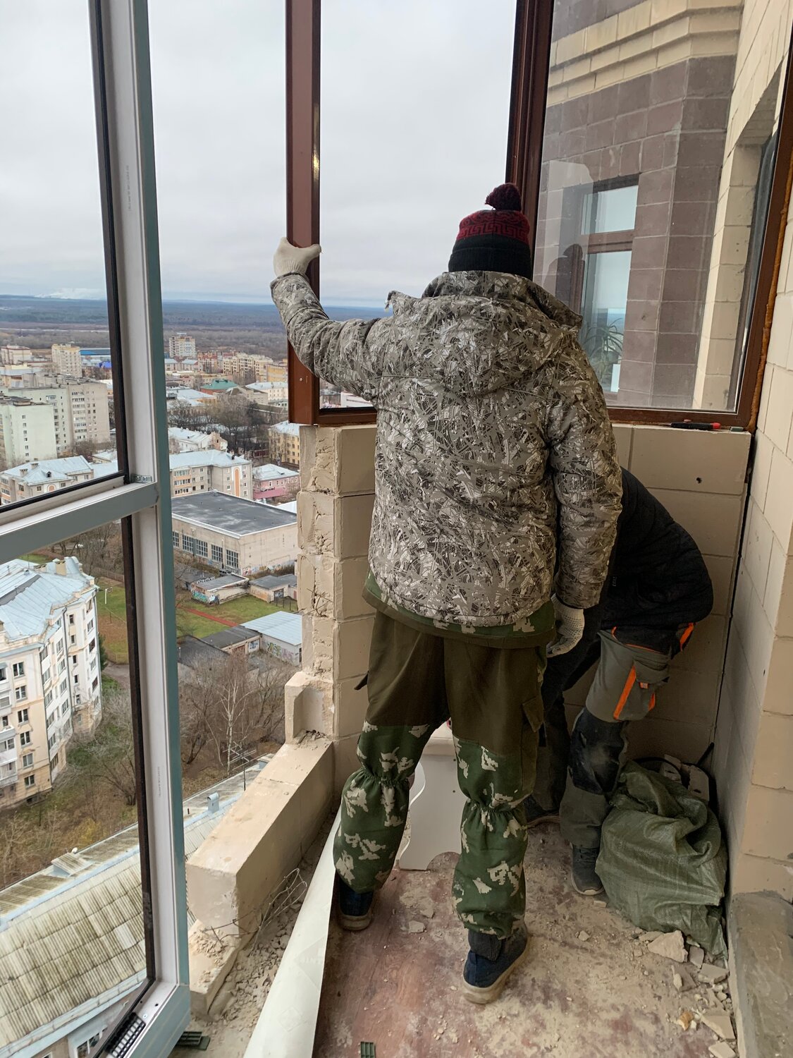 остекление балконов, монтаж окон, остекление загородного дома, крыша балкона, окно