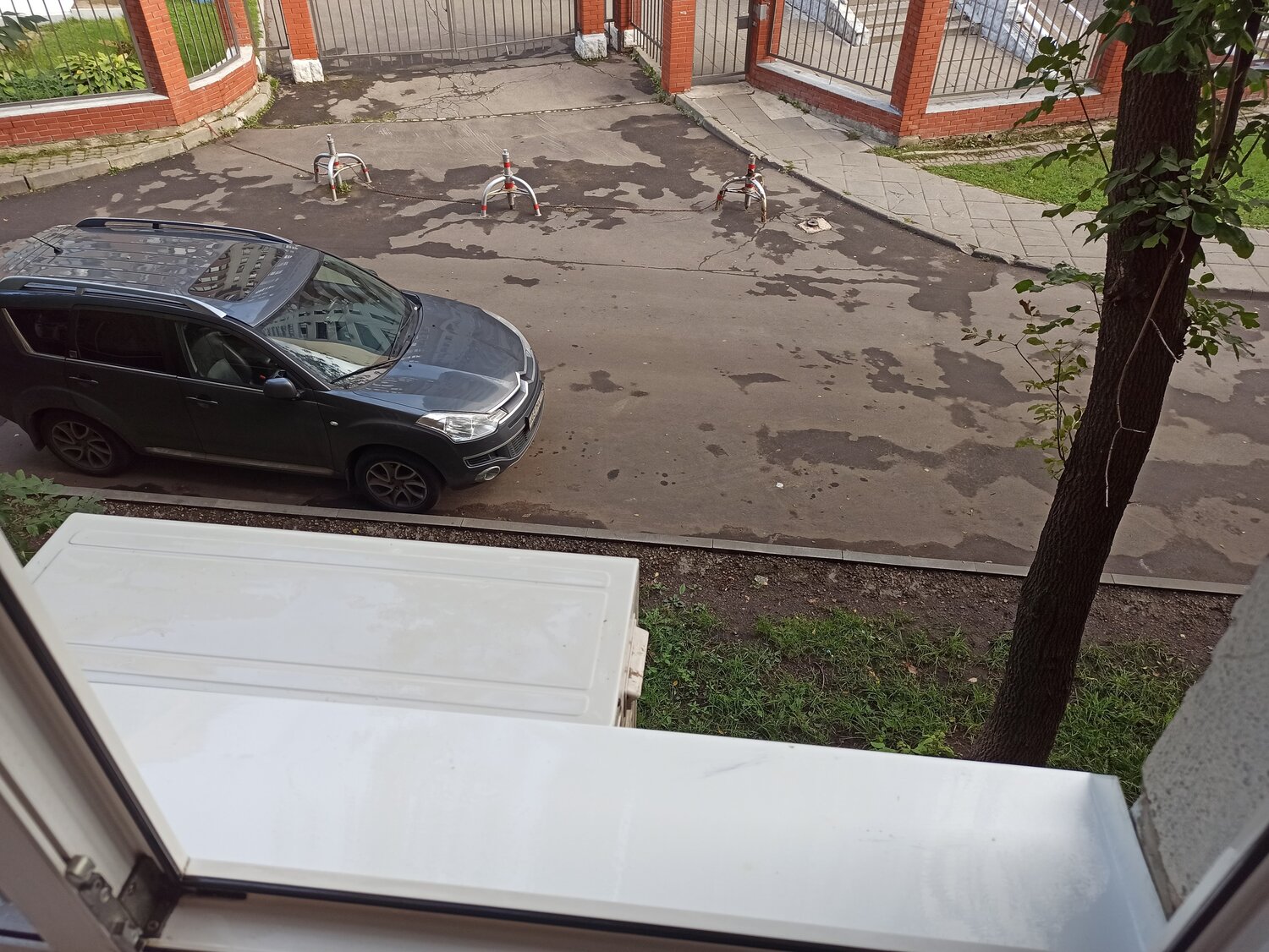 автомобиль, машина на парковке, парковка, уличная камера, улица
