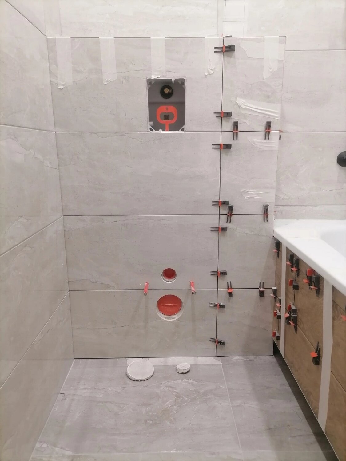 укладка плитки, укладка плитки на стену, укладка кафельной плитки, плитка в ванную, укладка кафеля