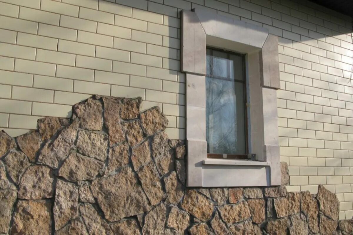 фасад камень, фасадный камень, облицовка фасада камнем, фасад дома под камень, отделка окон камнем