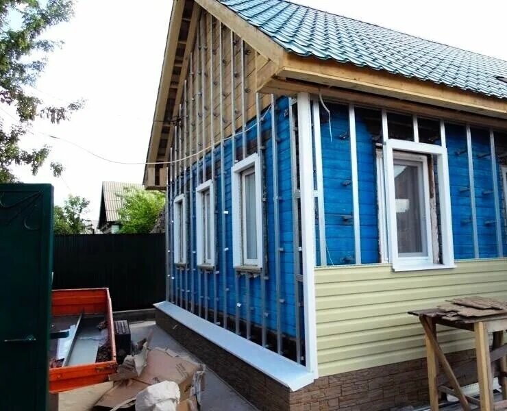 утепление дома под сайдинг, обшиваем дом сайдингом, обшивка деревянного дома сайдингом, обрешетка под сайдинг, утеплитель для фасада под сайдинг