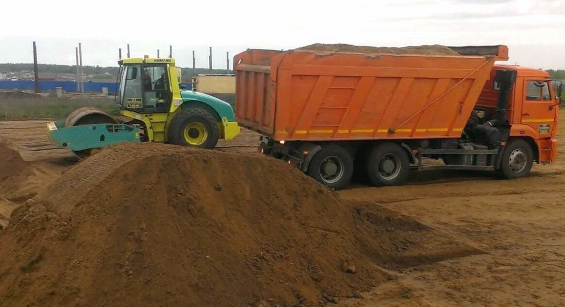 Доставка карьерной строительной глины россыпью и в мешках