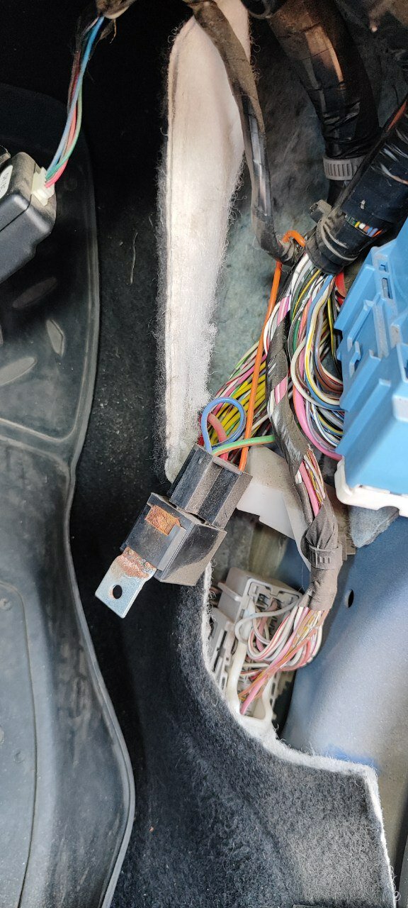 реле обогрева заднего стекла nissan primera, реле бензонасоса nissan almera n16, реле круиз контроля на мазда 929, реле дальний свет марк 2 90, реле ближнего света cefiro a32