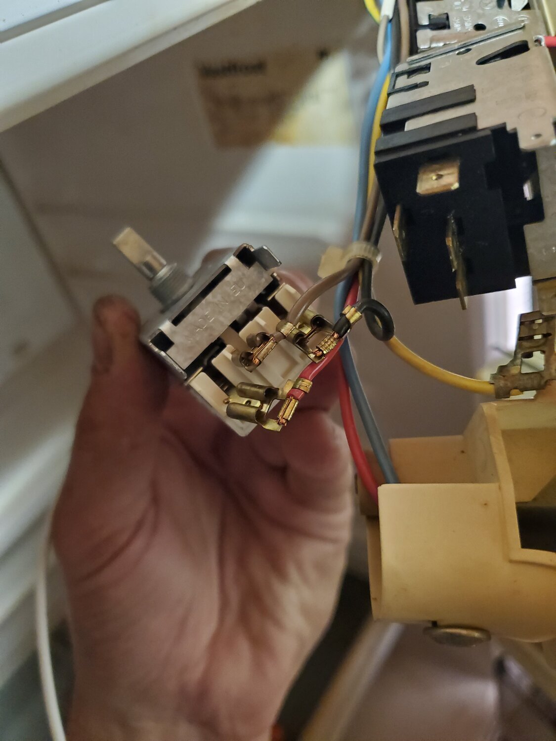 термостат холодильника стинол 101 er, терморегулятор холодильника, подключение термостата холодильника, термостат холодильника, пусковое реле для холодильника