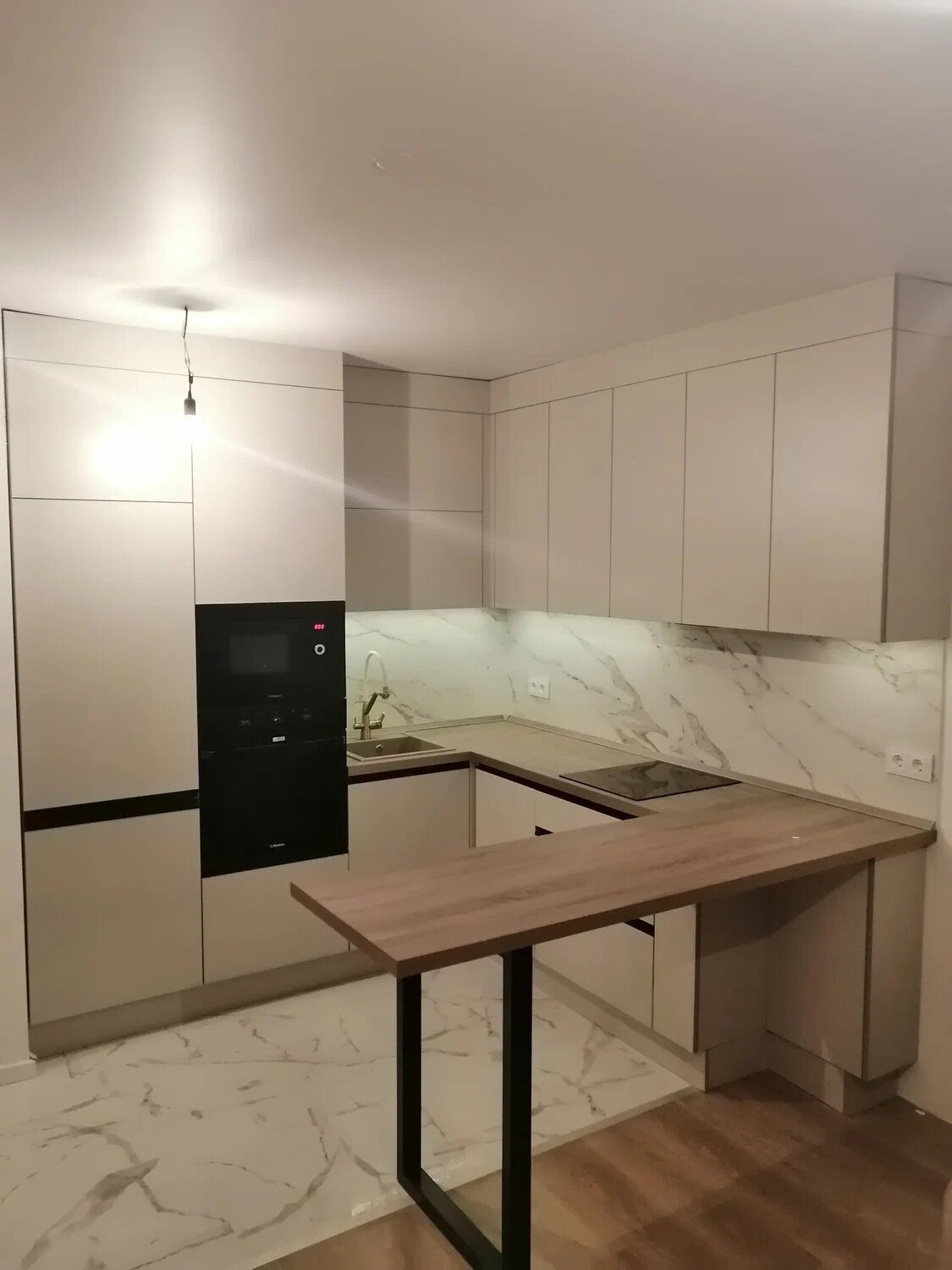п образная кухня с барной стойкой, интерьер кухни, кухни на заказ, п образная кухня, дизайн кухни