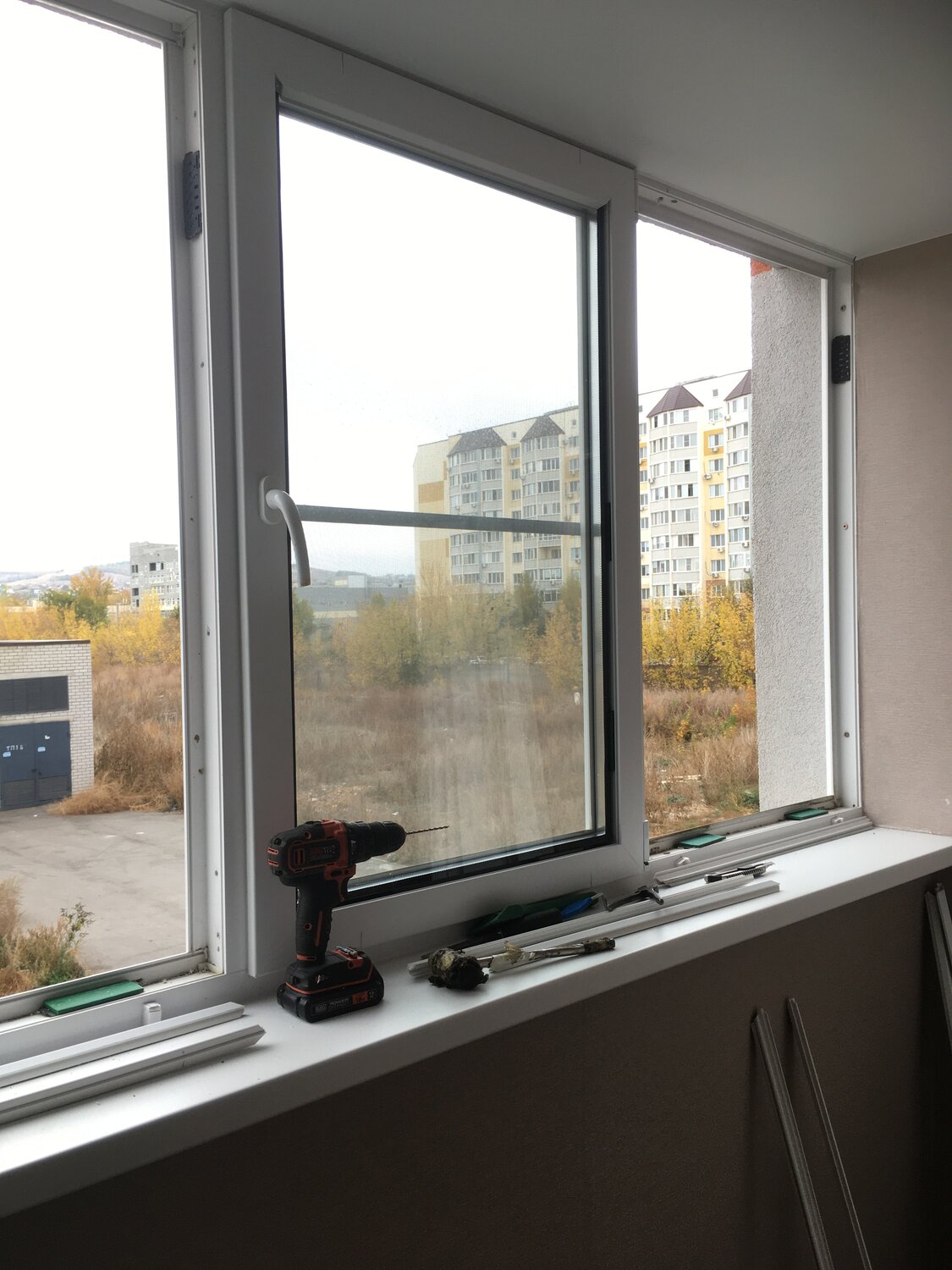 раздвижные окна на балкон, пластиковое окно на балкон, окна балкона, остекление балкона, остекление балконов рехау