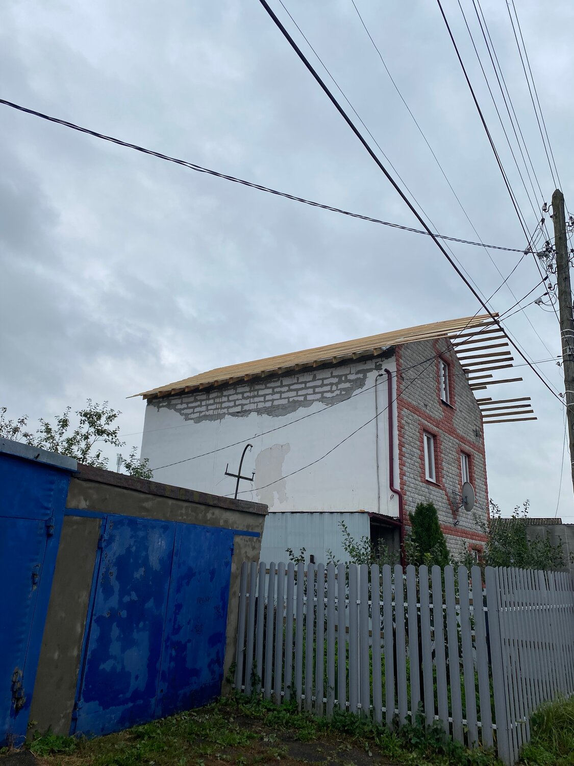 фронтон шиферной крыши, крыша дом, дома дачи, дом в, надстройка второго этажа