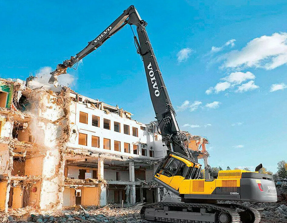 экскаватор-разрушитель volvo ec480dhr, демонтаж зданий, демонтаж зданий и сооружений, снос зданий, машина для разрушения зданий