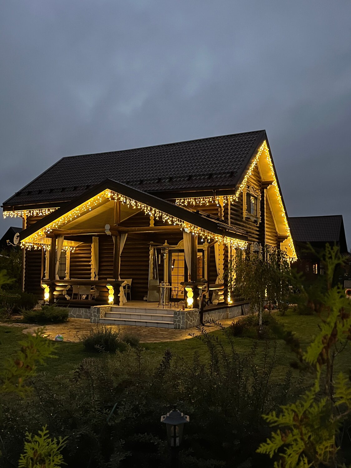 подсветка деревянных домов, подсветка деревянного дома, здание, подсветка загородного дома, освещение загородного дома