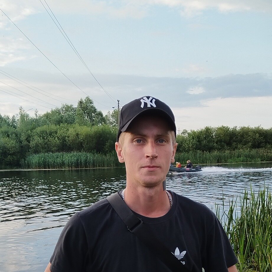 Максим Антонов