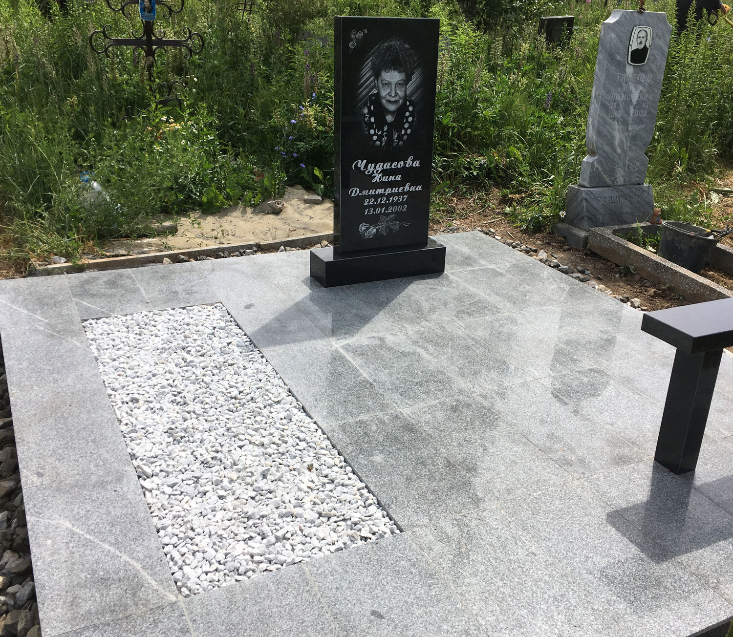 памятник могильный из серого гранита, памятники на могилу, благоустройство могил, памятники, памятники из гранита
