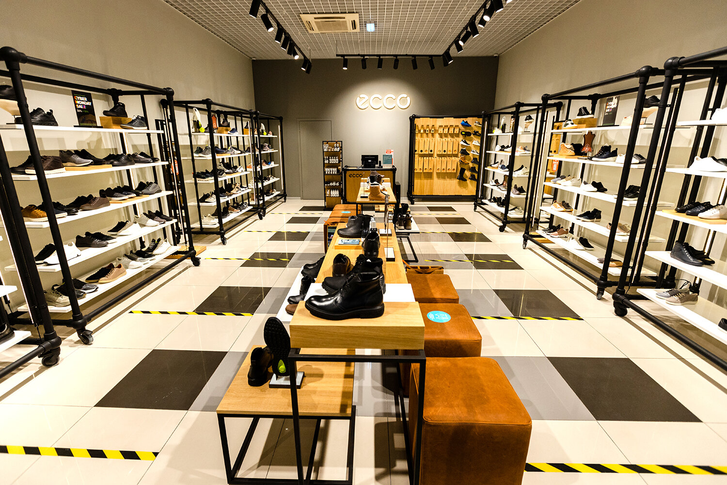 retail academy ecco, витрина обувного магазина, интерьер бутика, shoe store, обувь