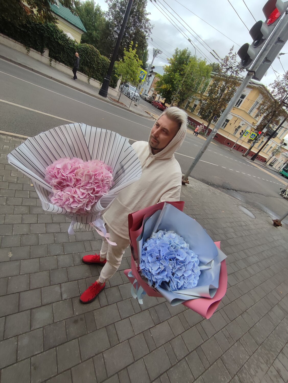 букет из гортензии, розовая гортензия монобукет, букет с гортензией, цветы, букет из одной гортензии