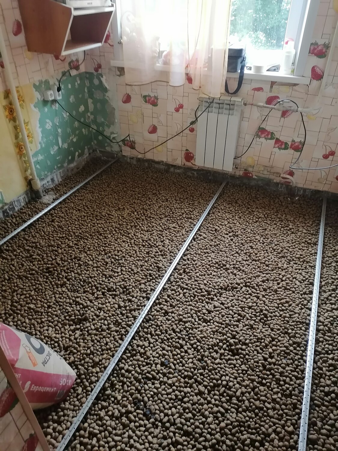стяжка пола, керамзит плюс цпс стяжка пола, утепление пола керамзитом, заливка стяжки пола, стяжка пола в квартире