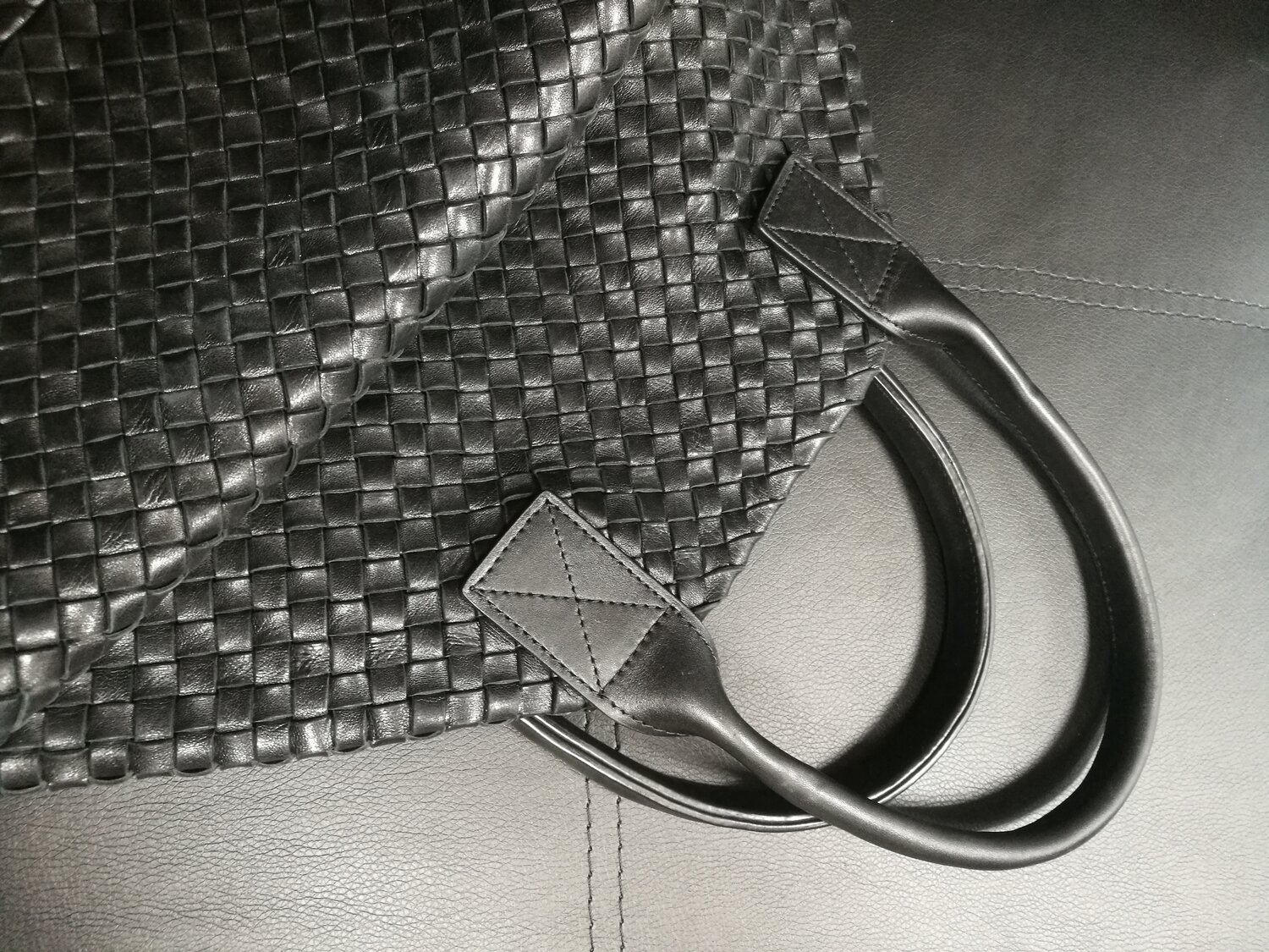 bottega veneta сумки, сумки, сумка в стиле боттега венета, сумочки, bottega veneta кожаная сумка-тоут