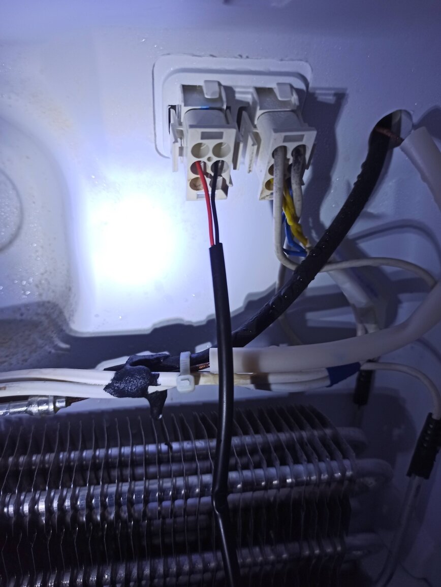 холодильник индезит, hotpoint ariston датчик оттайки, датчик испарителя холодильника самсунг модель rl33sbsw1bwt, холодильник индезит ноу фрост не отключается, датчик испарителя холодильника самсунг