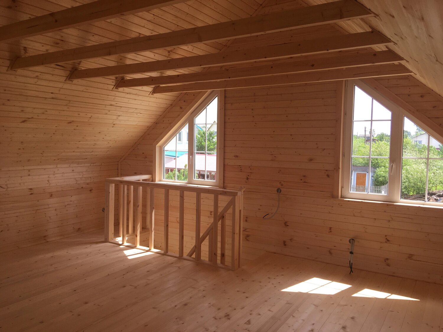 мансарды в деревянном доме, отделка мансарды вагонкой, мансарда вагонка, мансардный этаж, мансарда отделка