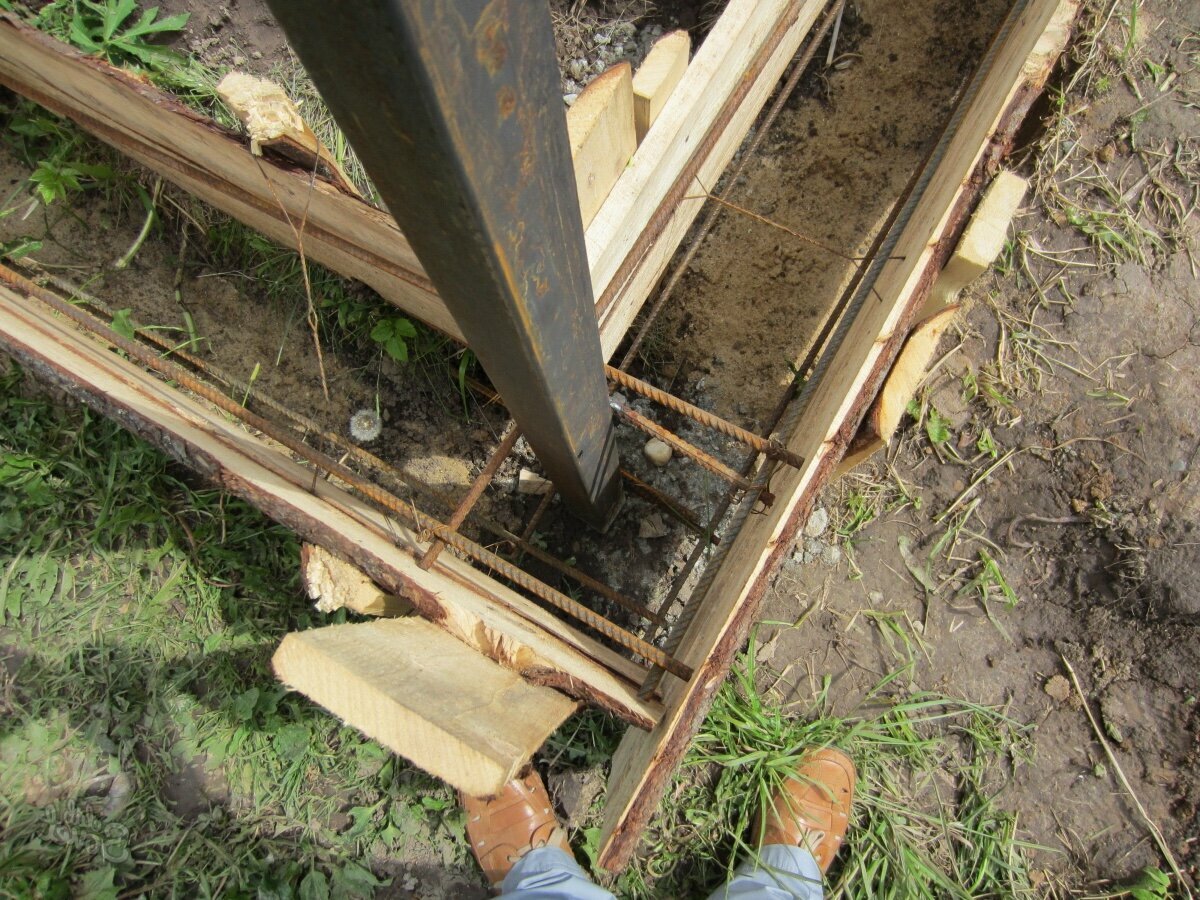 опалубка под ленточный фундамент под забор, ленточный фундамент под забор, опалубка для столбов забора, ленточный фундамент для забора, опалубка для фундамента забора