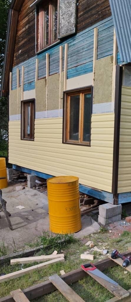 утеплить деревянный дом снаружи под сайдинг, обшивка дома сайдингом с утеплителем, утепление дома под сайдинг, утепление фасада деревянного дома, утепление под сайдинг