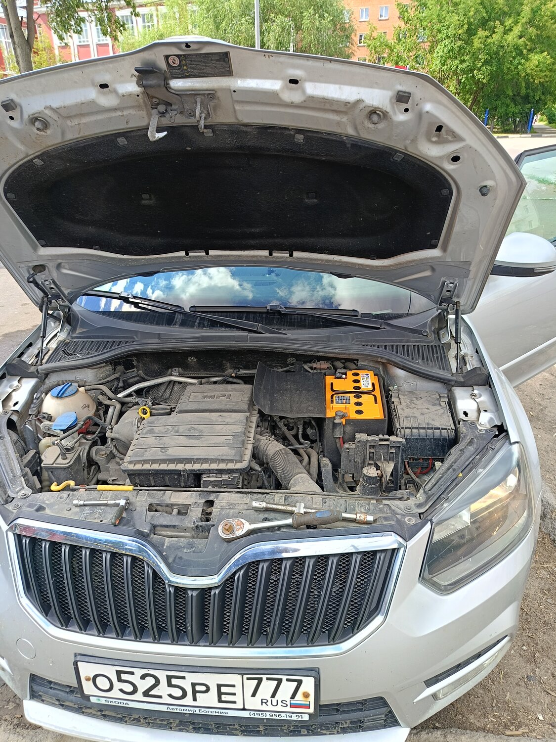 skoda octavia a 7, подкапотное пространство шкода йети 1.2, skoda octavia a7 1.6 mpi, октавия а7 открытый капот, skoda yeti под капотом
